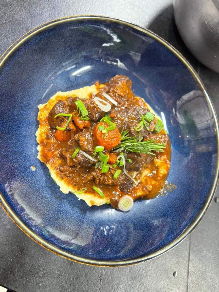 Bœuf Bourguignon sur un lit de purée de pommes de terre L'Isle-sur-la-Sorgue