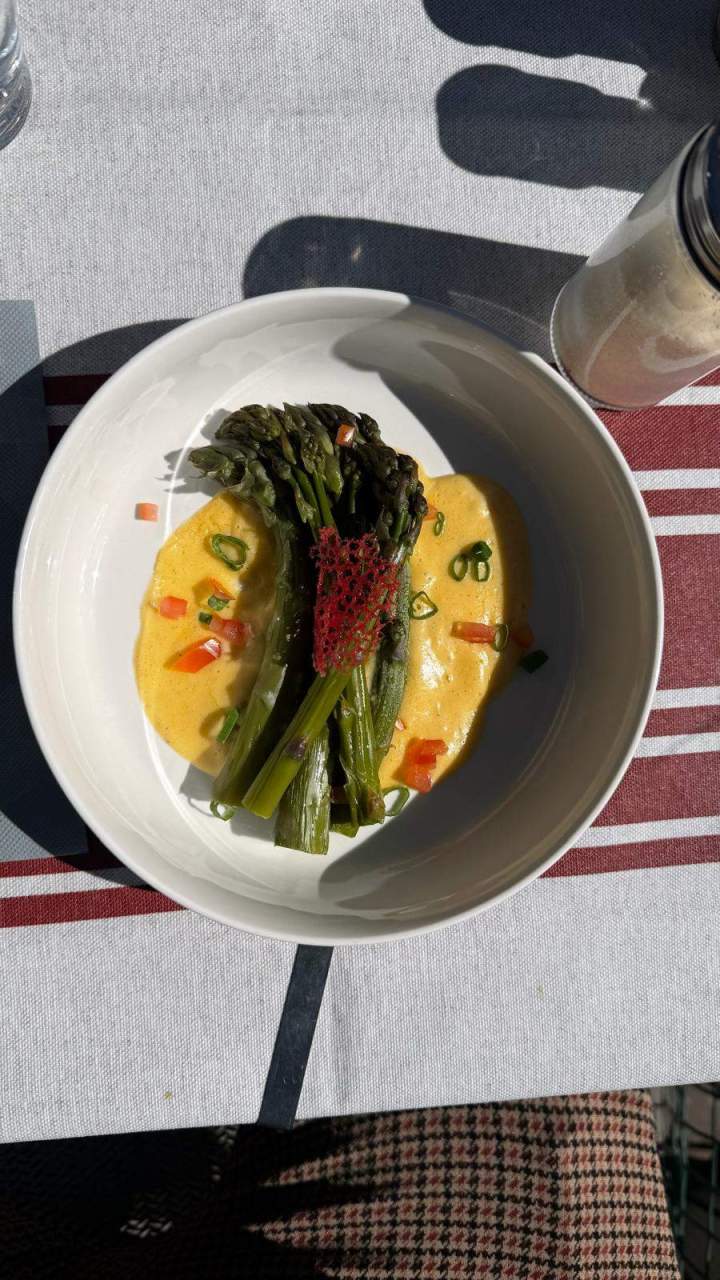 Restaurant Insula L'isle sur la sorgue asperges et sauce maison